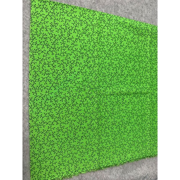 Green Cotton Fabric Black Vine-Like Pattern 18"x22" Fat Quarter Quilting Craftin - Picture 7 of 9
